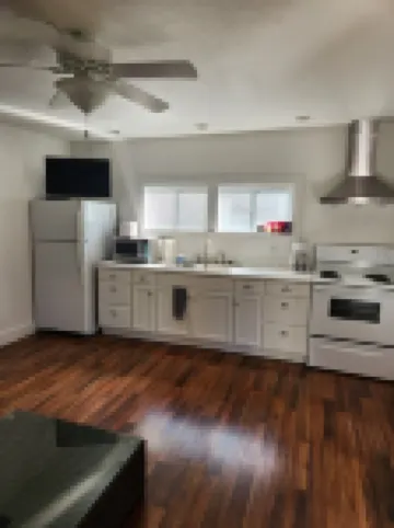 Cozy 1 bedroom cabin in peaceful Trinity Center with AC