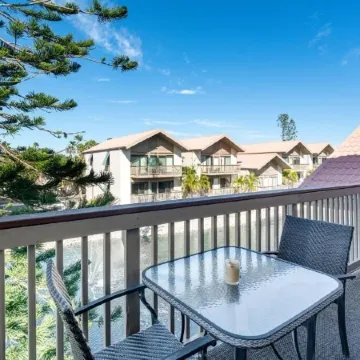 Coastal Lakehouse Condo on Siesta Key Public Beach