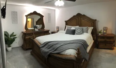 "Lake house w/Mountain views” near River & Casinos Hotels near Arizona Veterans Memorial Inc