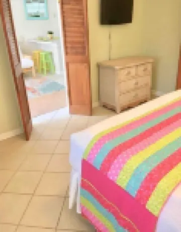 Sunny Daze Bungalow, sleeps 2 Adults