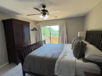 Charming 2-bedroom pet-friendly apartment in beautiful Hot Springs with WiFi, AC
