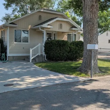 New Charming Murray 2 BR Home just  20 min to mtns or downtown, 5 min to IMC.