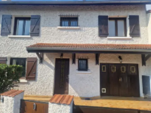 Charming Modular House from 4 to 6 Beds with Patio Hotels in 