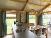 Luxury Lodge in Reesprong with Garden Fire Pit Hotels in 