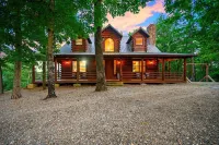 Big Sky Mountain Lodge-Spectacular Views-Hot Tub\GameRoom\Play-Set\Hike To River