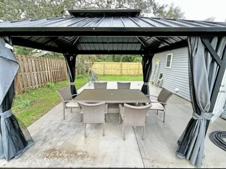 Charming house with free WiFi, AC min from hospital min from historical downtown