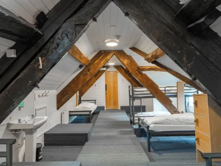 YHA Hartington Hall Отели в г. Веттон