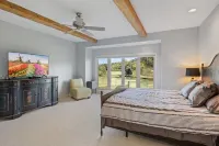 Enjoy views of Old Kinderhook 14th green, in 4 bedroom king bed - 6 bath home