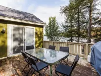 Quaint lakefront; firepit, boat, kayaks, paddleboard, grill, laundry, hammock Hotels in Springfield