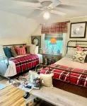 Beautiful Historic Farmhouse Style Cottage min. to Downtown Boone, Watauga River