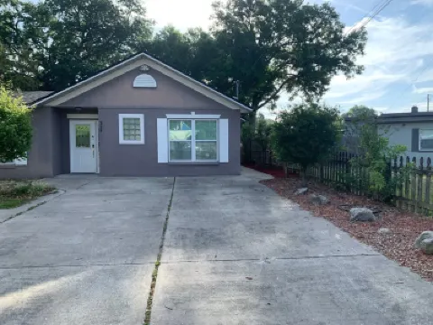 King Bed Escape: Private Patio, Grill, Fire Pit Near Everything in Orlando Hotels near Englewood Park
