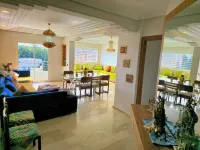 Spacious family friendly 3 bedroom apartment near the train station