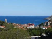 15mn from Collioure, sea view, House in secure residence