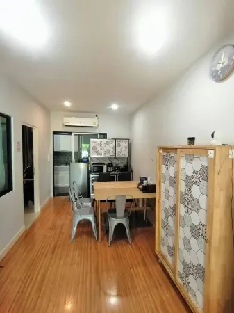 3-bedroom 3-bathroom townhome in the Suburbs of Bangkok with Club Pool&Gym Отели рядом с достопримечательностью «Bang Luang»