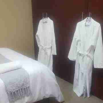 Gorgeous 3 bedrooms house in a very quiet residential area 4 mins from Sandton.. Rooms