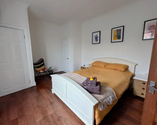 Troon town centre apartment. Great for golf, beach, coastal walks and much more. Hotels in Troon