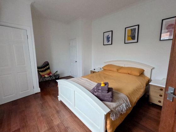 Troon town centre apartment. Great for golf, beach, coastal walks and much more.