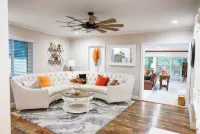 The Palace on Charles is the perfect vacation getaway. Các khách sạn ở Logan