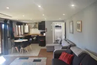 Spacious Private Garden Studio Hotels in Kings Langley