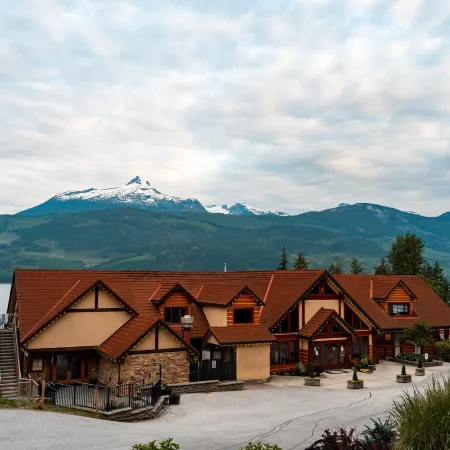 Halcyon Hot Springs Resort