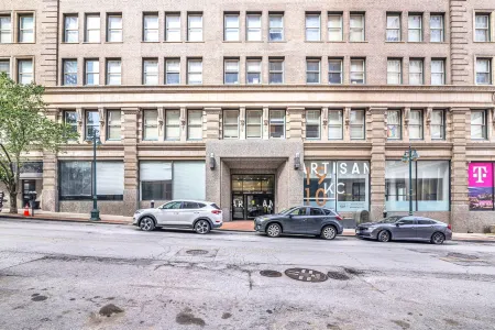 Cozy Stay Power Light Area Pool w Free Parking