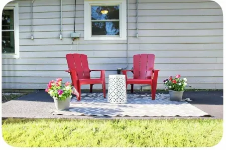 Charming 2-bedroom updated pet-friendly home in Central Salina!