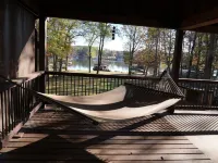 Lakefront Cabin-Giant Covered Porch-Gourmet Kitchen. Boulder Fire Pit! Bliss!!