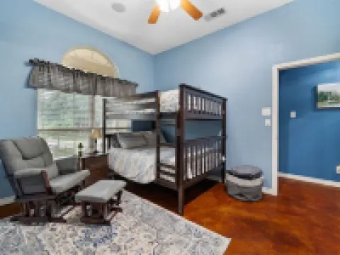 Large Belton Home near Expo Ctr Hotels in Belton