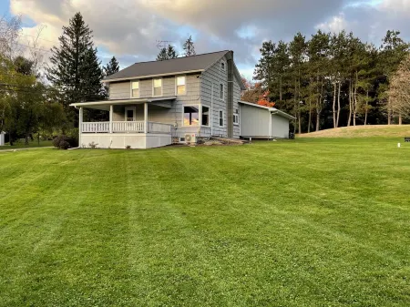 Cozy updated house with gorgeous view near Eagles Mere Lake