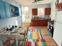 Charming 2-bedroom building in delightful Hull with ocean view Hotels in Hull