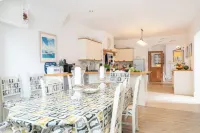 Bembridge Village 1 Minute Walk 4 Bedrooms 2 Bathrooms Plus Good Garden Hotels in Bembridge
