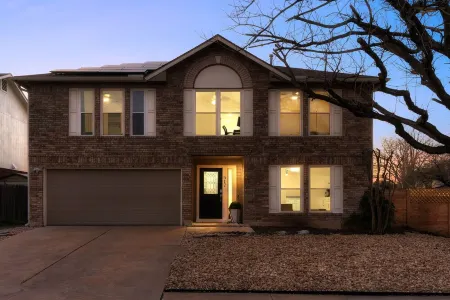 Pool+HotTub+Firepit+Grill+Billiards+MiniGolf+PS4