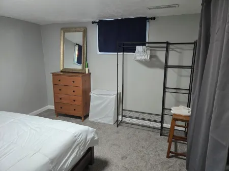 Cozy 1-bedroom apartment in wonderful Taylorsville with WiFi, AC Отели в г. Тейлорсвилл