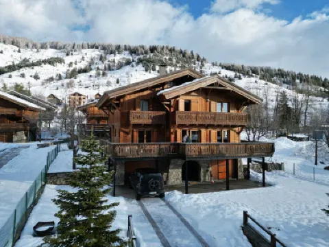 Chalet in Auron, 50m from the Riou ski lifts 鄰近Auron (ski resort)的酒店