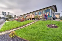 Winchester Bay Apt Near Dunes and State Parks!