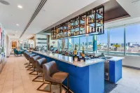 Serena Hotel Aventura Miami, Tapestry Collection by Hilton - Barer