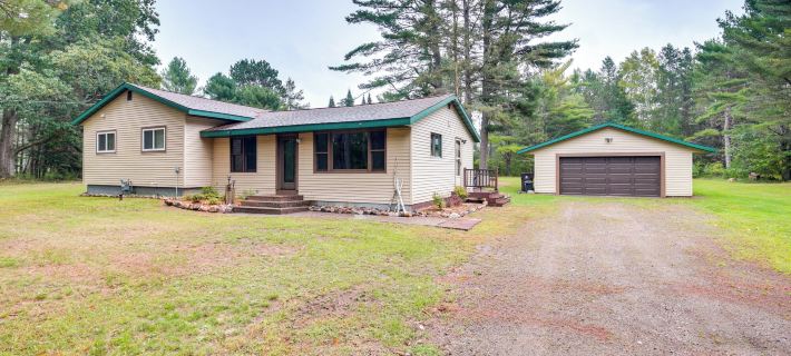 Woodruff Home w/ Lake Access & Pier, Near Town! Hotéis em Vilas County