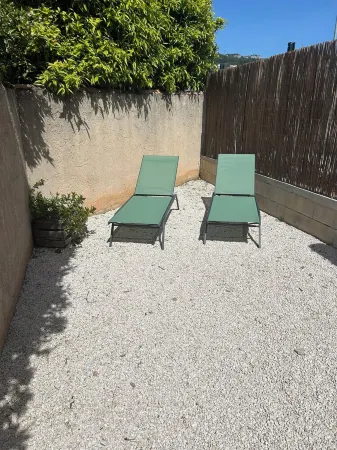 Grand Studio au Calme et à Proximité de Tout Отели рядом с достопримечательностью «Парк Фратерните»