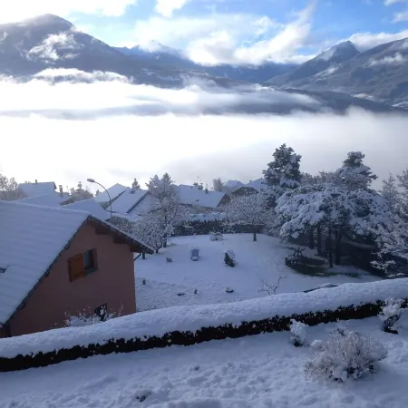 Spacious apartment with magnificent view and terrace, on the 1st floor of a villa.