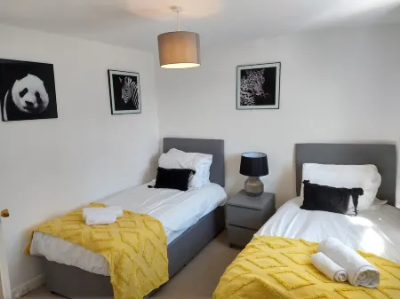 2 bed town house in Stamford 10 minute walk to the town center