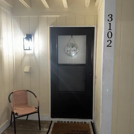 NEWLY RENOVATED 2BR 2BA CONDO - FREE BEACH SERVICE