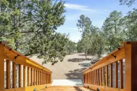 Charming 2-bedroom Cabin with WiFi, Wood Stove and AC in serene Heber-Overgaard!