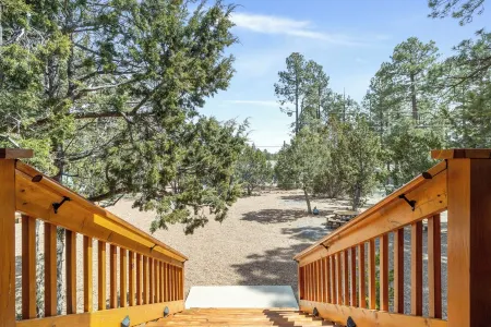 Charming 2-bedroom Cabin with WiFi, Wood Stove and AC in serene Heber-Overgaard!