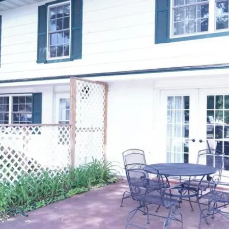 Harbor Hill Inn Cottage - River Walk Suite