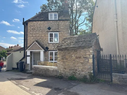 The Corner Cottage - ideal Cotswold way walk stay / pet friendly ワットン＝アンダー＝エッジのホテル