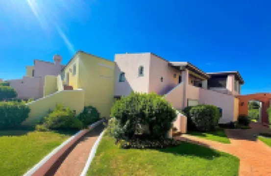 Villa con Rooftop e Giardino Privato a 200 Metri Dalla Spiaggia