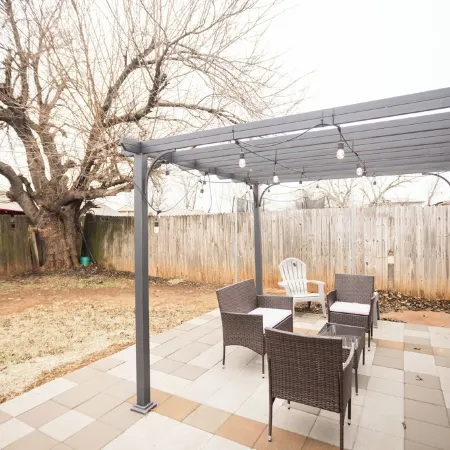 Work Space/King/Patio/Near Airport/Close to I-35 Отели в г. Мур
