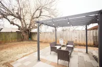Work Space/King/Patio/Near Airport/Close to I-35