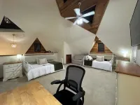 Paradise House Hotels near Outlets at Tejon