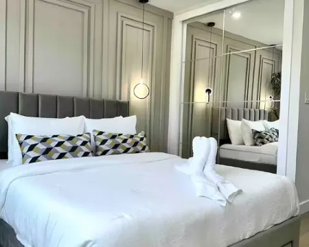 Luxury 3-Bedroom Apartment – Near NYC + NYC Views Nearby Hotels in Edgewater